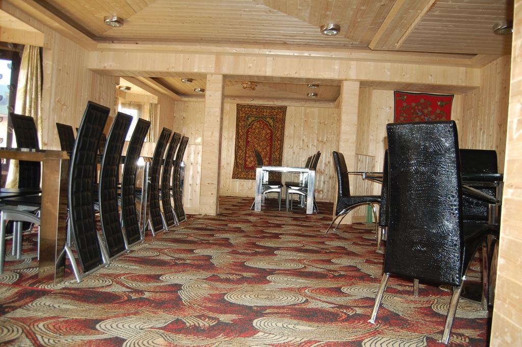 Hotel Zahgeer Continental غولمارغ الغرفة الصورة