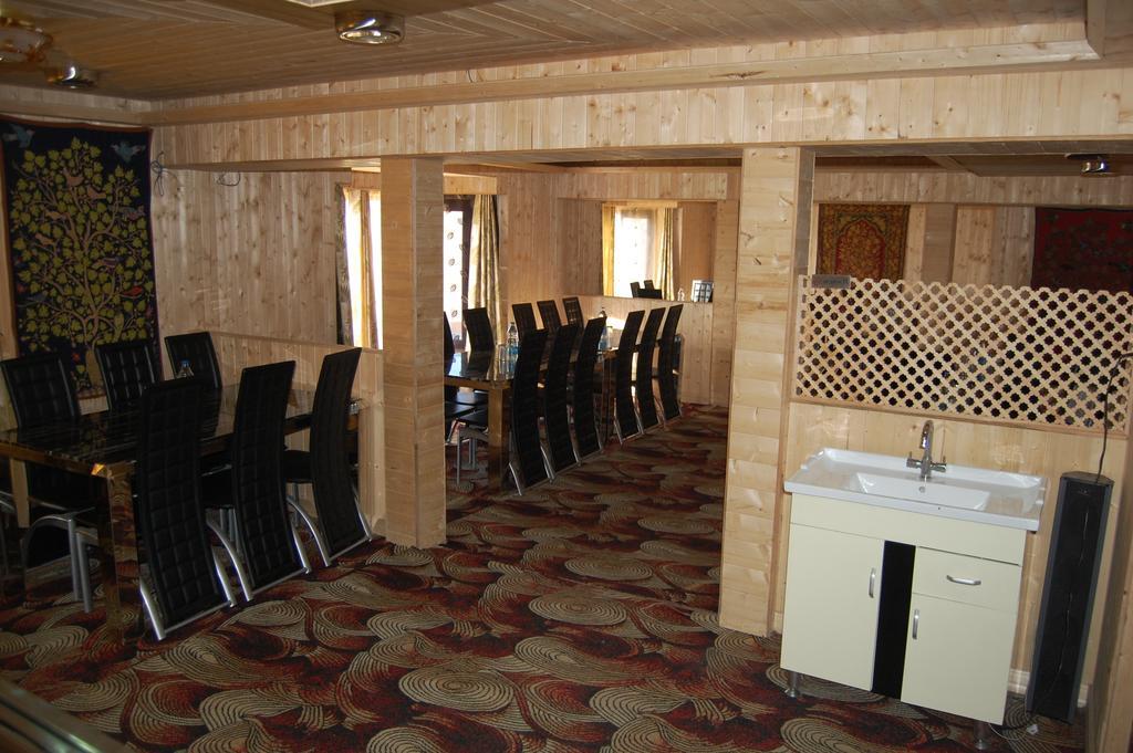 Hotel Zahgeer Continental غولمارغ الغرفة الصورة